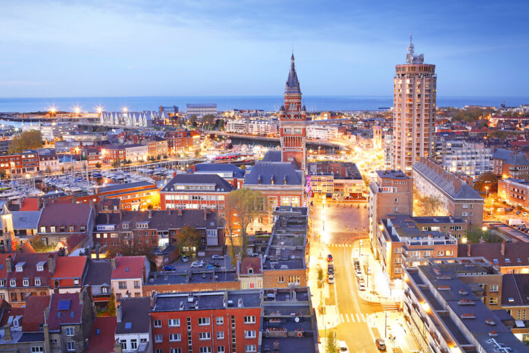 Vue panoramique de Dunkerque au crépuscule